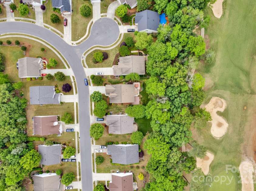 8938 Kestral Ridge Drive, Charlotte, NC 28269.  MLS# CAR4255193, YatesRealty ID 21370. 