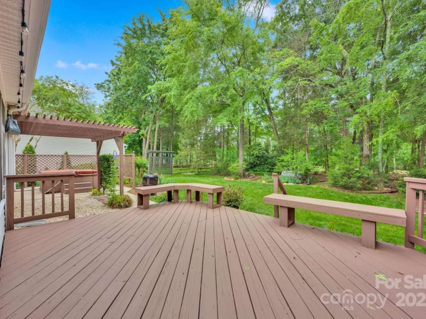 8938 Kestral Ridge Drive, Charlotte, NC 28269.  MLS# CAR4255193, YatesRealty ID 21370. 