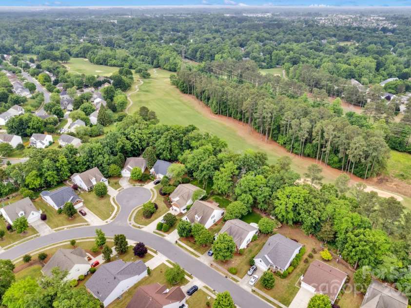 8938 Kestral Ridge Drive, Charlotte, NC 28269.  MLS# CAR4255193, YatesRealty ID 21370. 