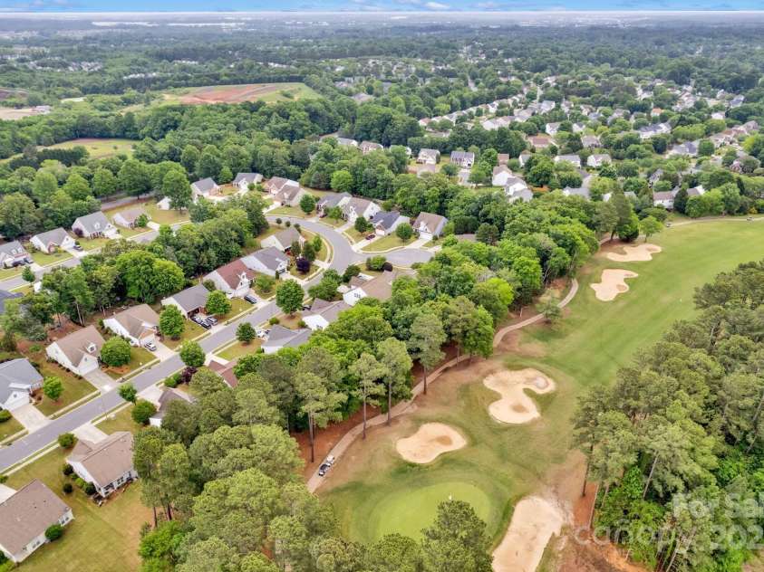 8938 Kestral Ridge Drive, Charlotte, NC 28269.  MLS# CAR4255193, YatesRealty ID 21370. 
