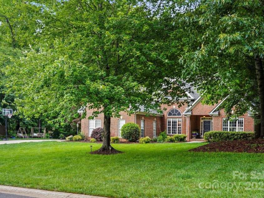 10501 Olde Irongate Lane, Mint Hill, NC 28227.  MLS# CAR4267766, YatesRealty ID 21371. 
