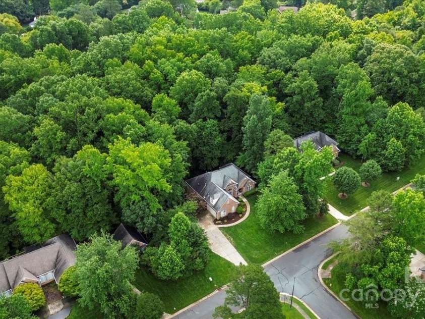 10501 Olde Irongate Lane, Mint Hill, NC 28227.  MLS# CAR4267766, YatesRealty ID 21371. 