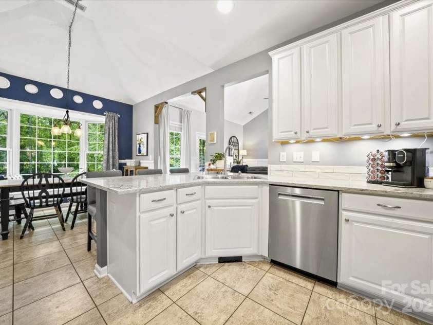 10501 Olde Irongate Lane, Mint Hill, NC 28227.  MLS# CAR4267766, YatesRealty ID 21371. 