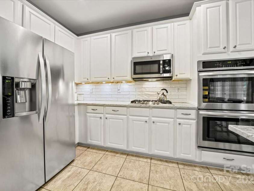 10501 Olde Irongate Lane, Mint Hill, NC 28227.  MLS# CAR4267766, YatesRealty ID 21371. 