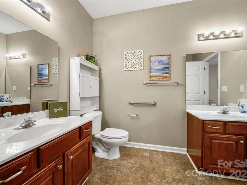 10501 Olde Irongate Lane, Mint Hill, NC 28227.  MLS# CAR4267766, YatesRealty ID 21371. 