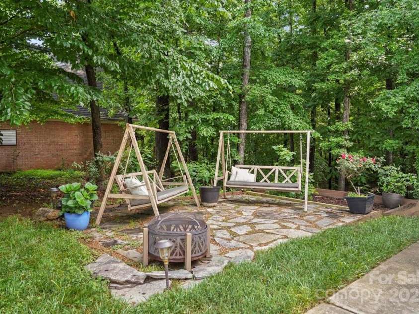 10501 Olde Irongate Lane, Mint Hill, NC 28227.  MLS# CAR4267766, YatesRealty ID 21371. 