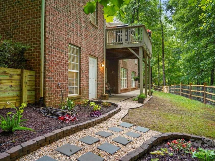 10501 Olde Irongate Lane, Mint Hill, NC 28227.  MLS# CAR4267766, YatesRealty ID 21371. 