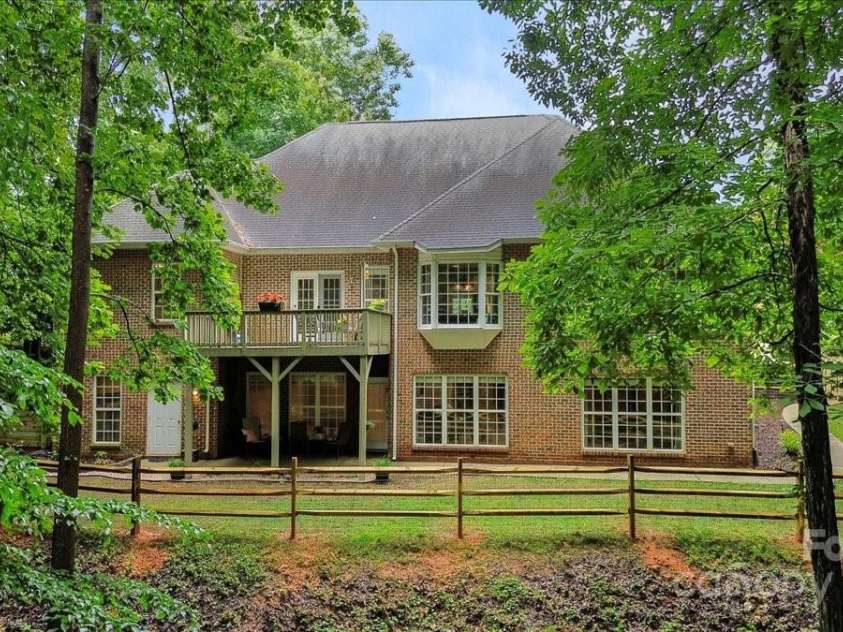 10501 Olde Irongate Lane, Mint Hill, NC 28227.  MLS# CAR4267766, YatesRealty ID 21371. 