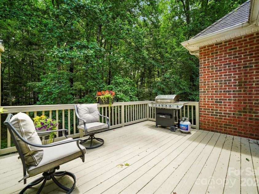 10501 Olde Irongate Lane, Mint Hill, NC 28227.  MLS# CAR4267766, YatesRealty ID 21371. 