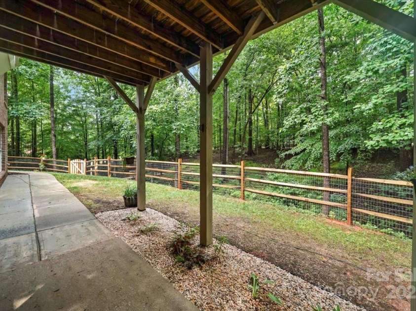 10501 Olde Irongate Lane, Mint Hill, NC 28227.  MLS# CAR4267766, YatesRealty ID 21371. 