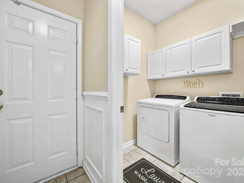 10501 Olde Irongate Lane, Mint Hill, NC 28227.  MLS# CAR4267766, YatesRealty ID 21371. 