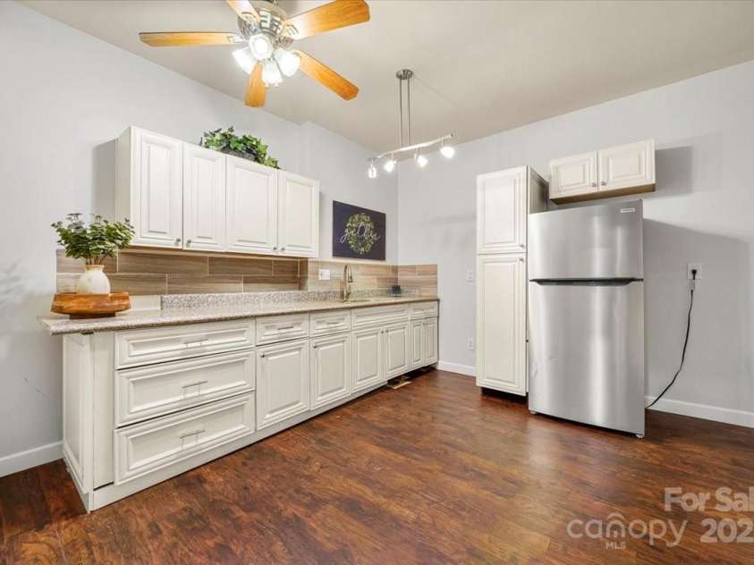 10501 Olde Irongate Lane, Mint Hill, NC 28227.  MLS# CAR4267766, YatesRealty ID 21371. Second living with kitchenette