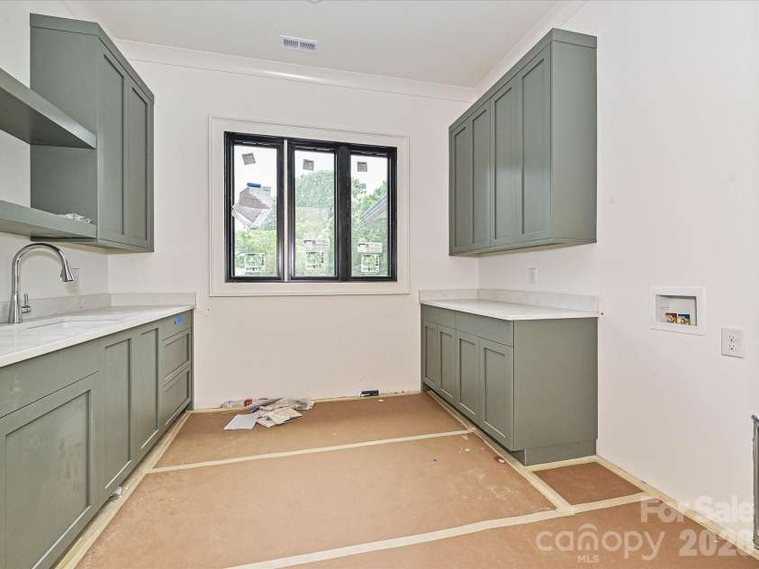 1329 Bevis Drive, Charlotte, NC 28209.  MLS# CAR4381162, YatesRealty ID 21371. 