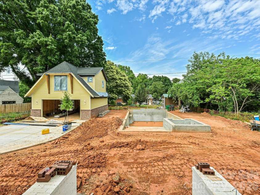 1329 Bevis Drive, Charlotte, NC 28209.  MLS# CAR4381162, YatesRealty ID 21371. 