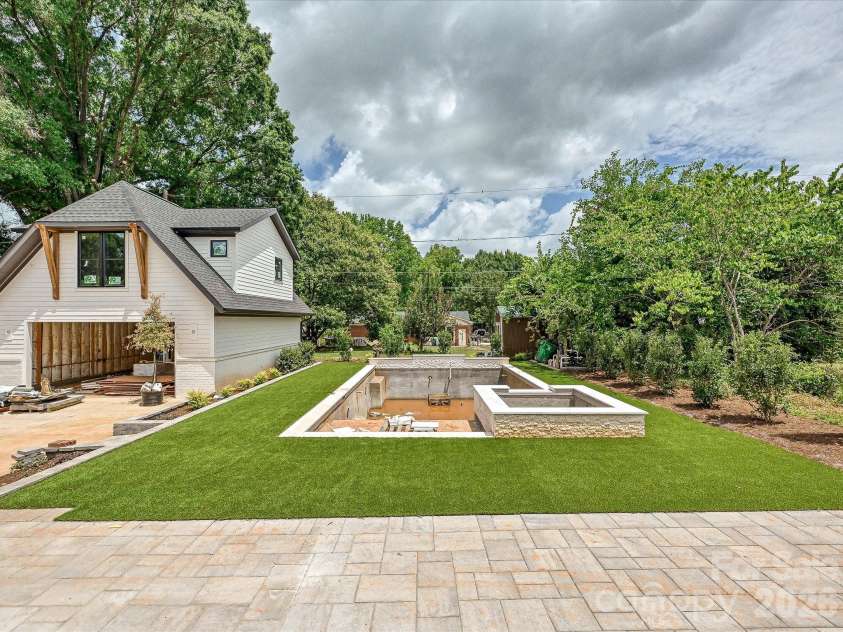 1329 Bevis Drive, Charlotte, NC 28209.  MLS# CAR4381162, YatesRealty ID 21371. 