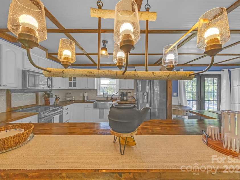 1 Plaza Drive, Granite Falls, NC 28630.  MLS# CAR4263385, YatesRealty ID 21372. 