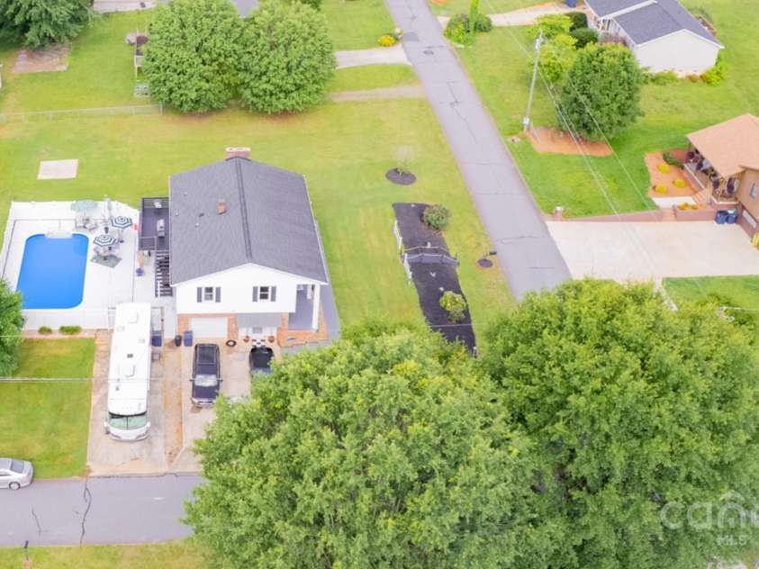 1 Plaza Drive, Granite Falls, NC 28630.  MLS# CAR4263385, YatesRealty ID 21372. 