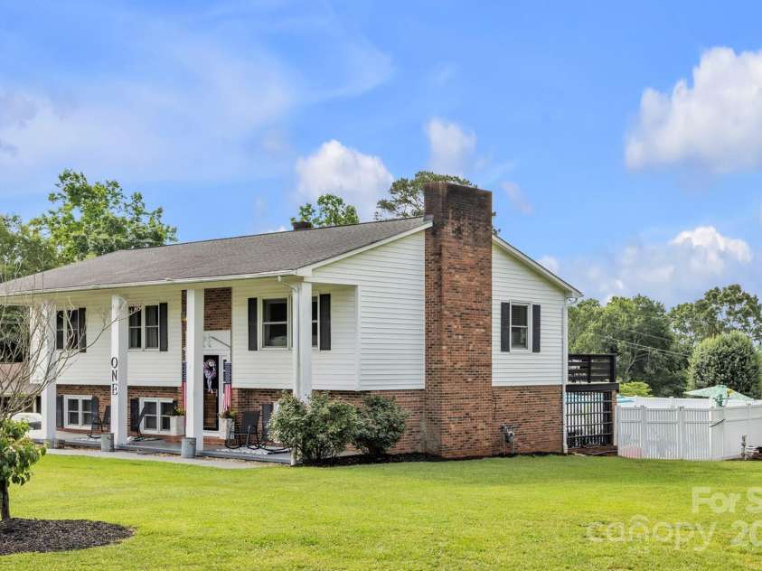 1 Plaza Drive, Granite Falls, NC 28630.  MLS# CAR4263385, YatesRealty ID 21372. A beautiful house with a big yard.