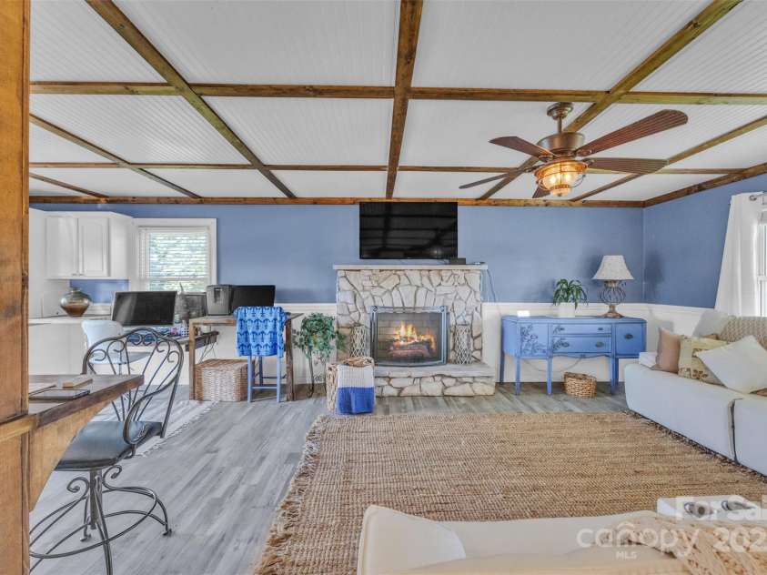 1 Plaza Drive, Granite Falls, NC 28630.  MLS# CAR4263385, YatesRealty ID 21372. Spacious Living Room