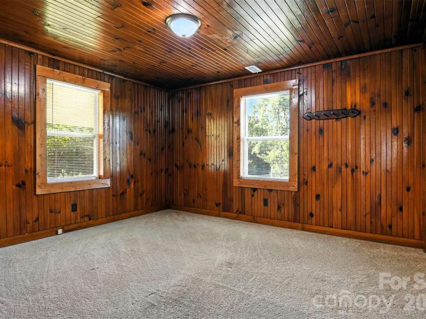 3544 6th Street Drive, Hickory, NC 28601.  MLS# CAR4381480, YatesRealty ID 21373. 