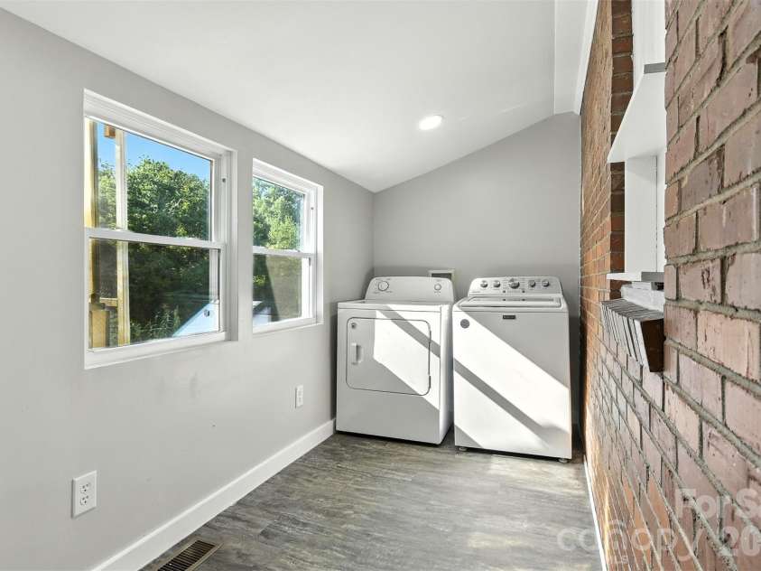 3544 6th Street Drive, Hickory, NC 28601.  MLS# CAR4381480, YatesRealty ID 21373. 