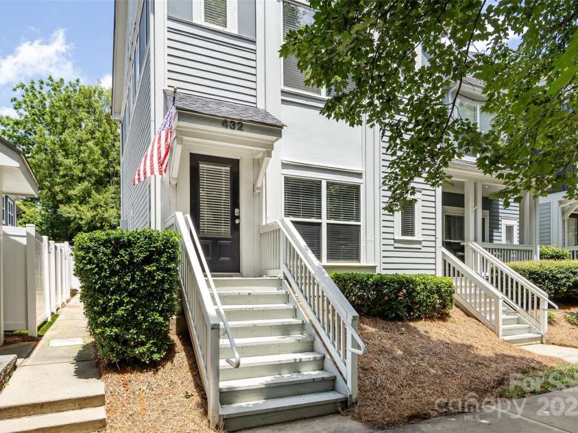 432 Worthington Avenue, Charlotte, NC 28203.  MLS# CAR4272365, YatesRealty ID 21376. 