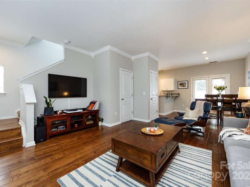 432 Worthington Avenue, Charlotte, NC 28203.  MLS# CAR4272365, YatesRealty ID 21376. 