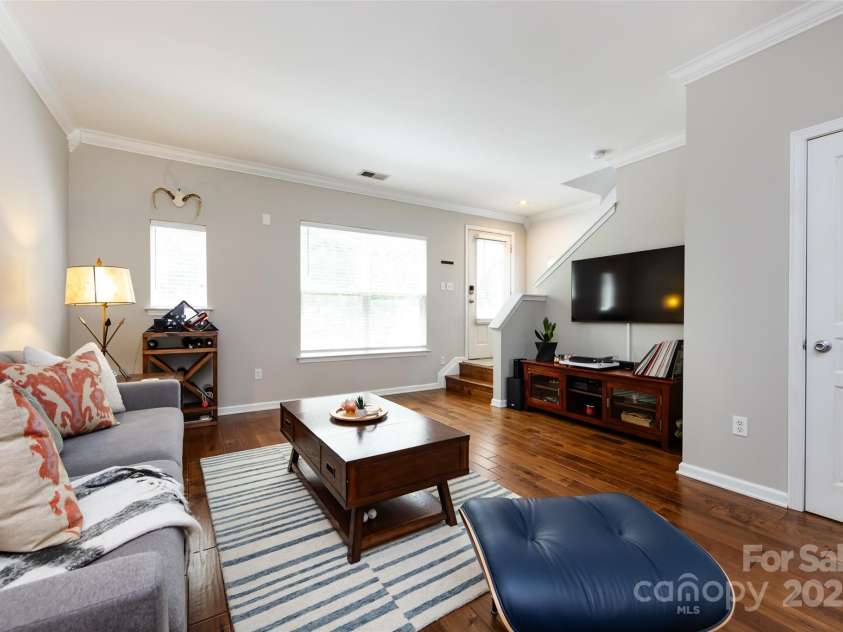432 Worthington Avenue, Charlotte, NC 28203.  MLS# CAR4272365, YatesRealty ID 21376. 