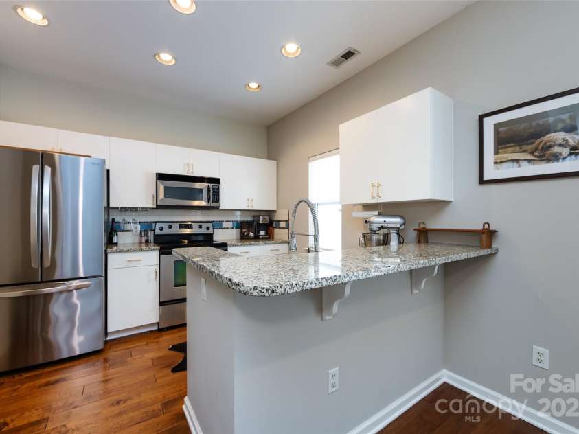 432 Worthington Avenue, Charlotte, NC 28203.  MLS# CAR4272365, YatesRealty ID 21376. 