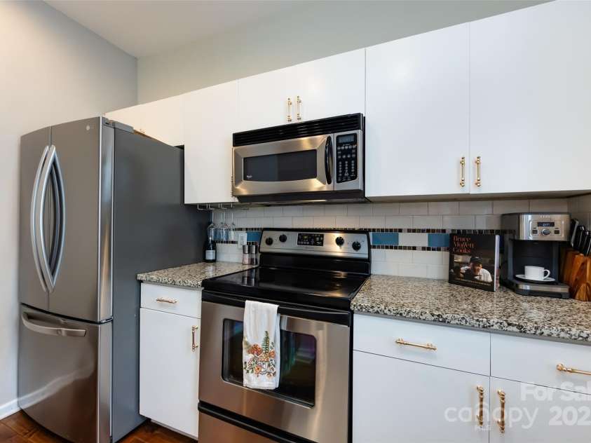 432 Worthington Avenue, Charlotte, NC 28203.  MLS# CAR4272365, YatesRealty ID 21376. 