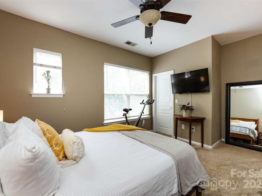 432 Worthington Avenue, Charlotte, NC 28203.  MLS# CAR4272365, YatesRealty ID 21376. 