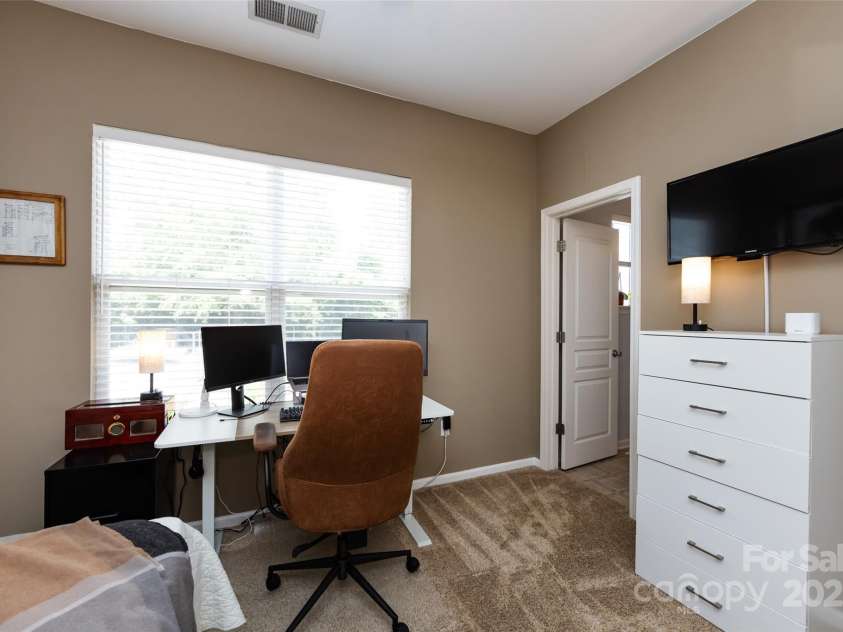 432 Worthington Avenue, Charlotte, NC 28203.  MLS# CAR4272365, YatesRealty ID 21376. 