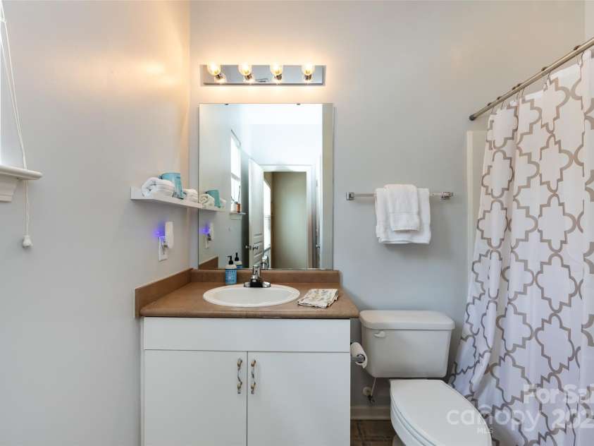 432 Worthington Avenue, Charlotte, NC 28203.  MLS# CAR4272365, YatesRealty ID 21376. 
