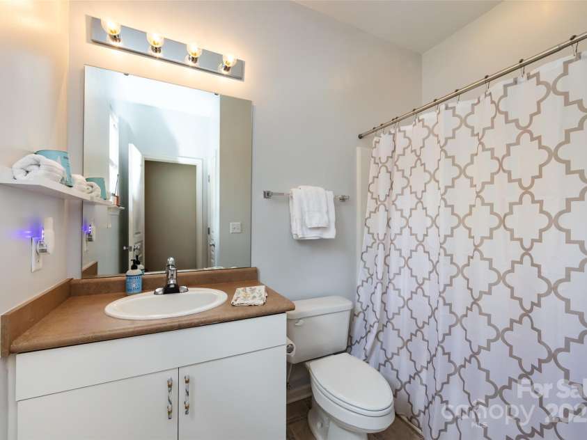 432 Worthington Avenue, Charlotte, NC 28203.  MLS# CAR4272365, YatesRealty ID 21376. 