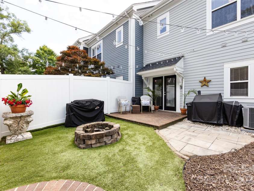 432 Worthington Avenue, Charlotte, NC 28203.  MLS# CAR4272365, YatesRealty ID 21376. 