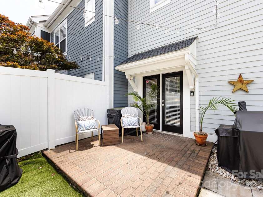 432 Worthington Avenue, Charlotte, NC 28203.  MLS# CAR4272365, YatesRealty ID 21376. 