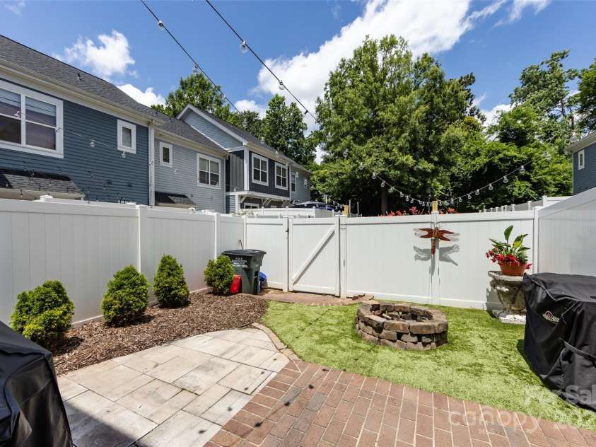 432 Worthington Avenue, Charlotte, NC 28203.  MLS# CAR4272365, YatesRealty ID 21376. 