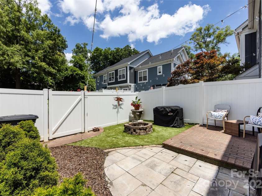 432 Worthington Avenue, Charlotte, NC 28203.  MLS# CAR4272365, YatesRealty ID 21376. 