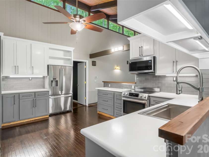 7820 Greenville Highway, Brevard, NC 28712.  MLS# CAR4380349, YatesRealty ID 21376. 