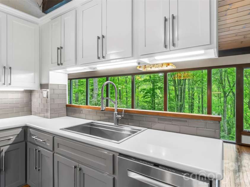 7820 Greenville Highway, Brevard, NC 28712.  MLS# CAR4380349, YatesRealty ID 21376. 