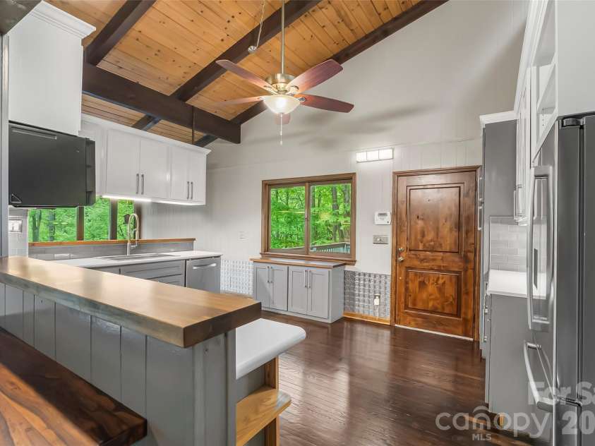 7820 Greenville Highway, Brevard, NC 28712.  MLS# CAR4380349, YatesRealty ID 21376. 