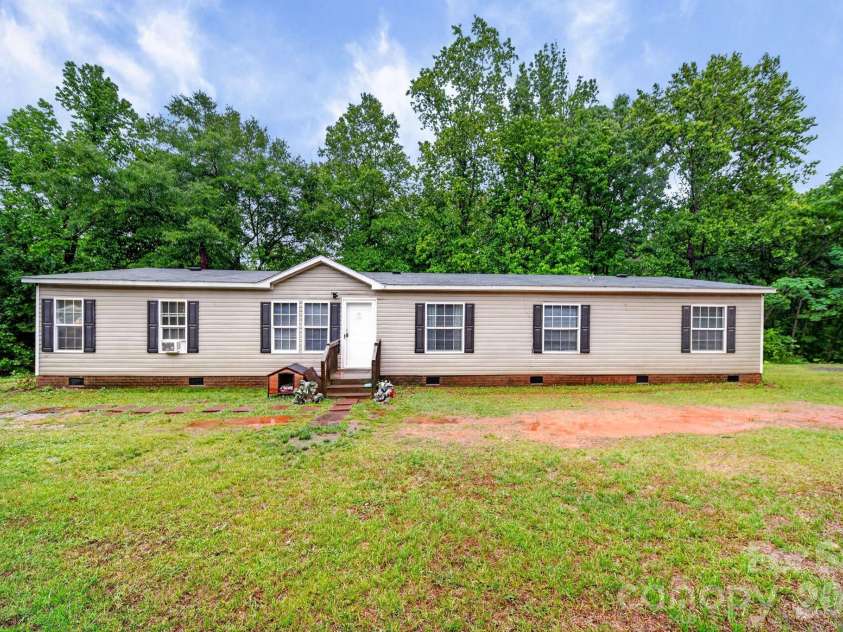 6956 Jamestowne Road, Lancaster, SC 29720.  MLS# CAR4379160, YatesRealty ID 21377. 