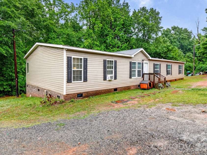6956 Jamestowne Road, Lancaster, SC 29720.  MLS# CAR4379160, YatesRealty ID 21377. 
