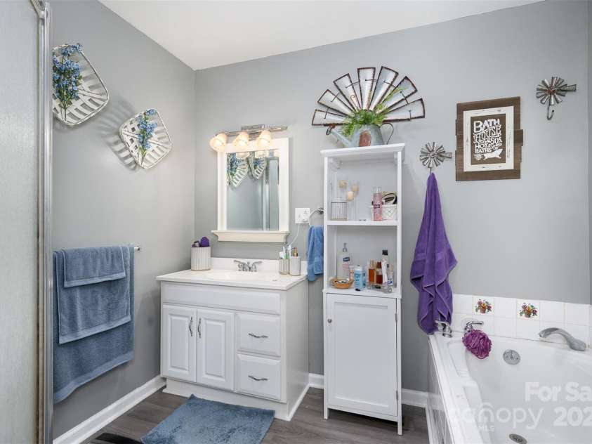 3220 Sawmill Road, Hickory Grove, SC 29717.  MLS# CAR4119221, YatesRealty ID 2138. Bathroom View