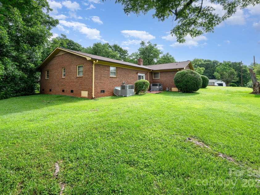 812 Clinton Avenue, Lancaster, SC 29720.  MLS# CAR4253228, YatesRealty ID 21380. 