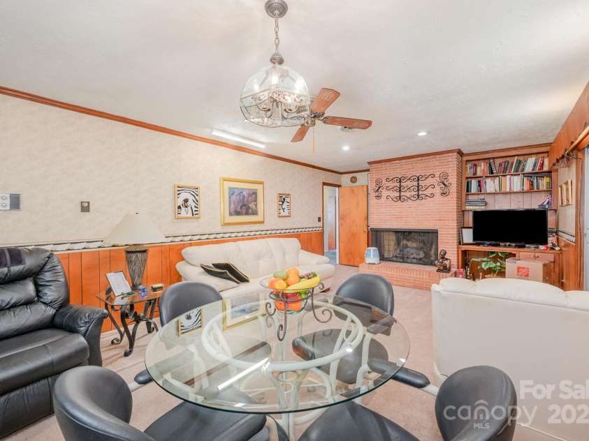 812 Clinton Avenue, Lancaster, SC 29720.  MLS# CAR4253228, YatesRealty ID 21380. 