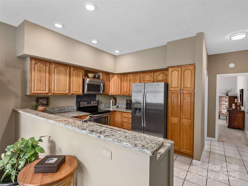 306 Croydon Drive, Hendersonville, NC 28791.  MLS# CAR4267437, YatesRealty ID 21382. 