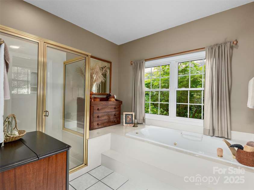 306 Croydon Drive, Hendersonville, NC 28791.  MLS# CAR4267437, YatesRealty ID 21382. 