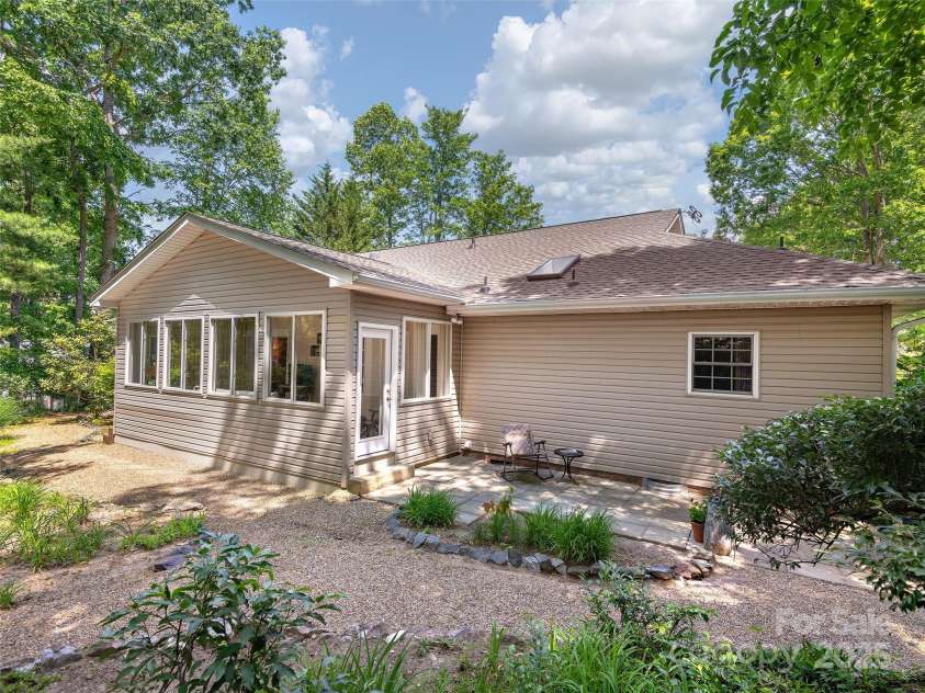 306 Croydon Drive, Hendersonville, NC 28791.  MLS# CAR4267437, YatesRealty ID 21382. 