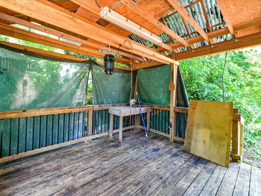 7512 Henderson Park Road, Huntersville, NC 28078.  MLS# CAR4381550, YatesRealty ID 21387. 